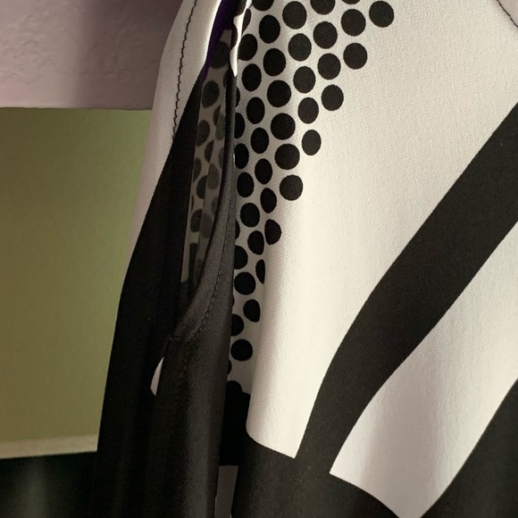 ⚫️🔲CHICO’S BLACK/WHITE TOP (SIZE 1) ⚫️🔲 - Picture 4 of 6